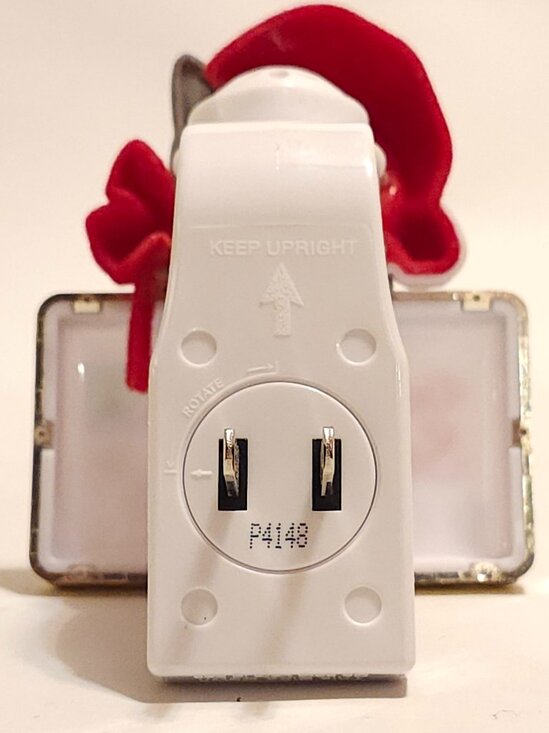 Bath & Body Works "Dear Santa Paws" Wallflowers Fragrance Plug - Picture 2 of 3